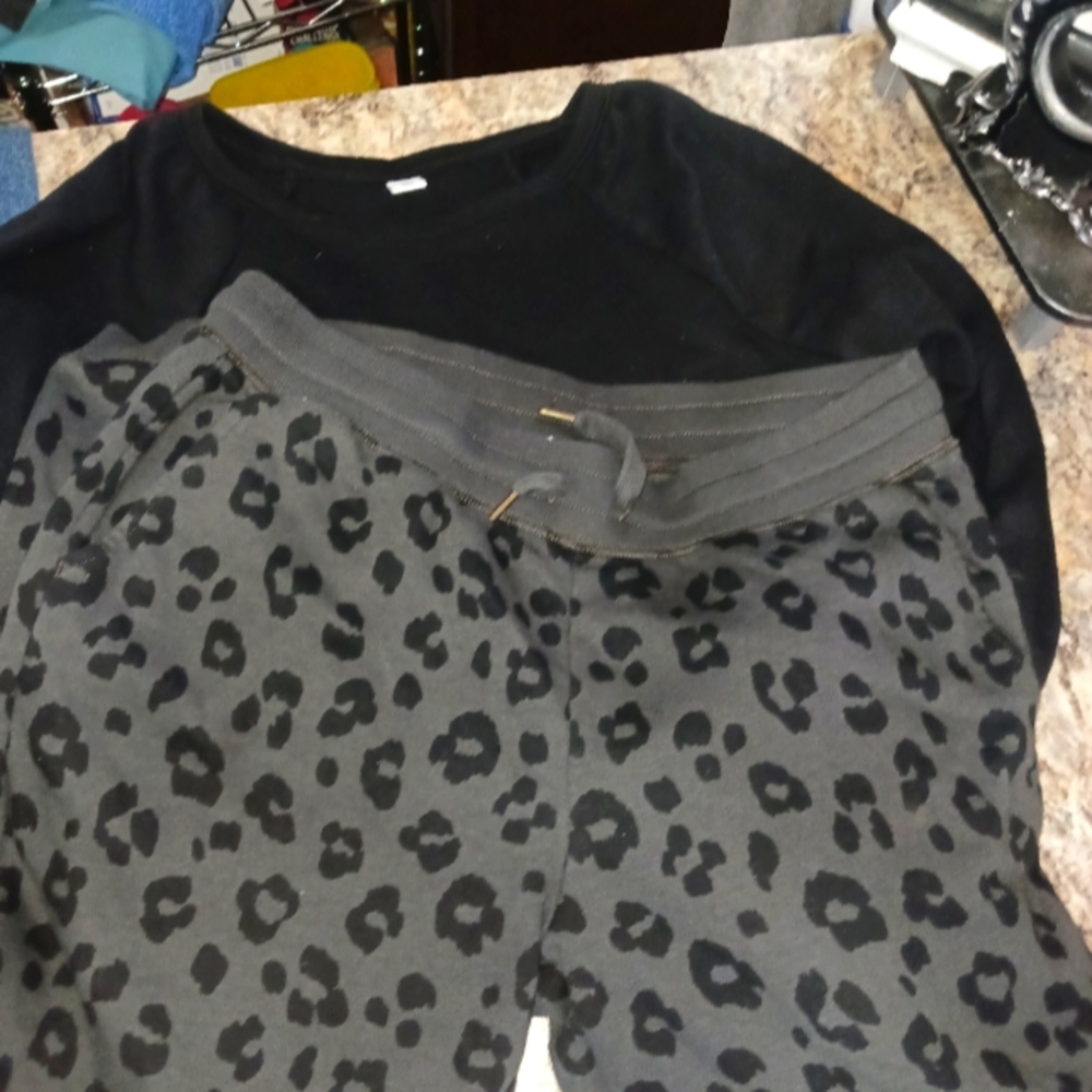 Jogging  pants and sweat shirt